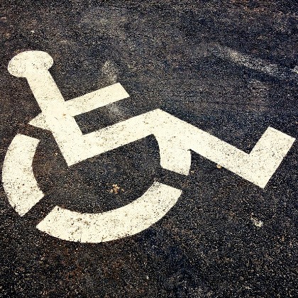 Parking accessible to people with reduced mobility
